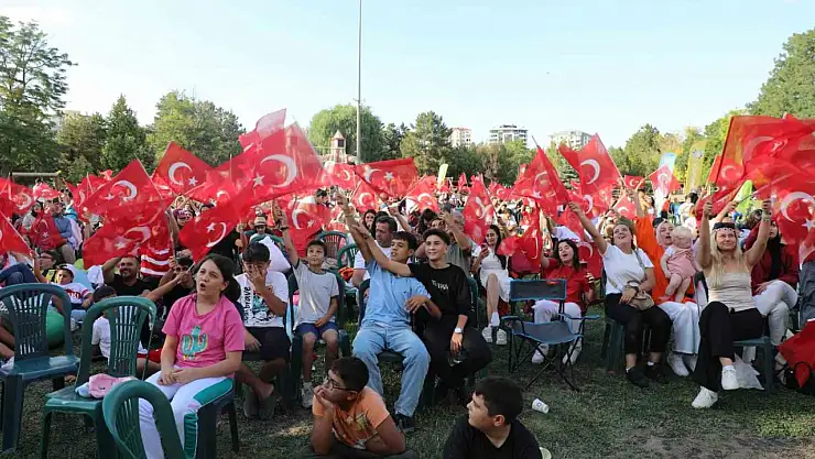 Dev ekranda milli maç heyecanı Kocasinan'da yaşandı