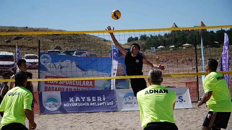 Erciyes'te 'En Havalı Voleybol Turnuvası'nda ilk düdük çaldı