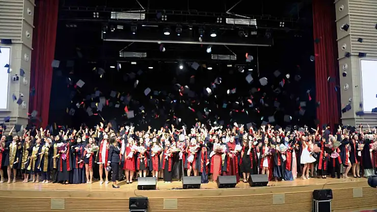 ERÜ Veterinerlik Fakültesi'nde mezuniyet heyecanı