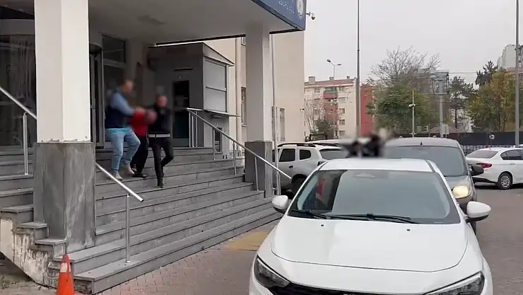 Evden hırsızlık yapan 2 şüpheli yakalandı