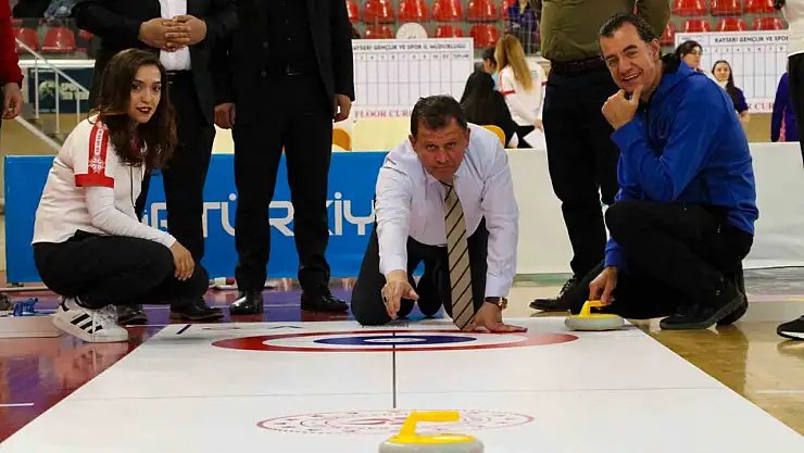 Floor Curling Gençler Grup maçları Kayseri'de başladı