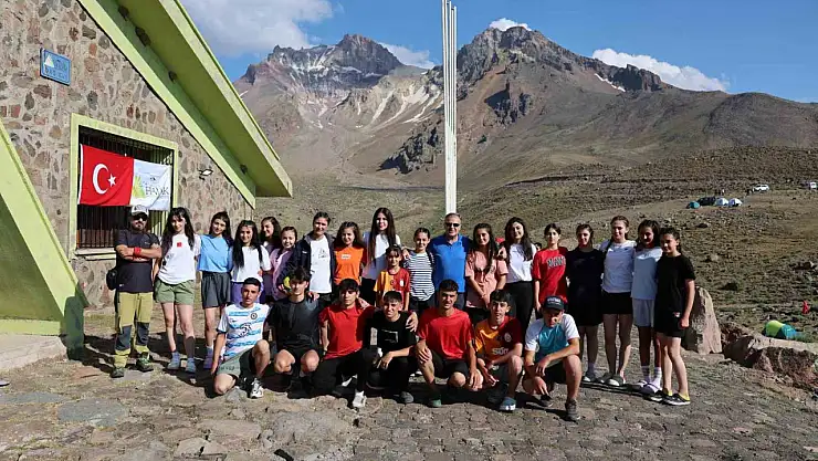 Hacılar'ın zirvesinde azim, dayanışma ve doğa sevgisi buluştu
