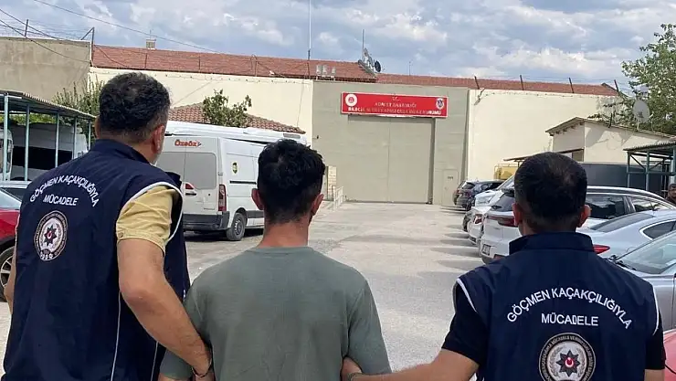 Hapis cezasıyla aranan zanlı kardeşine ait kimlikle yakalandı