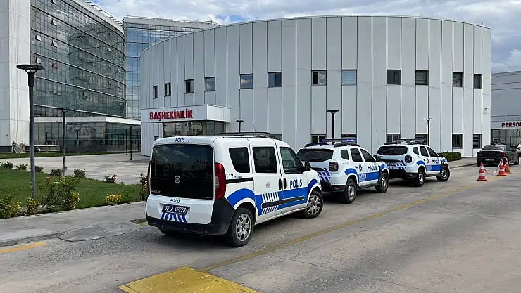 Öfkeli hasta bıçakla başhekimlikte korku saçtı