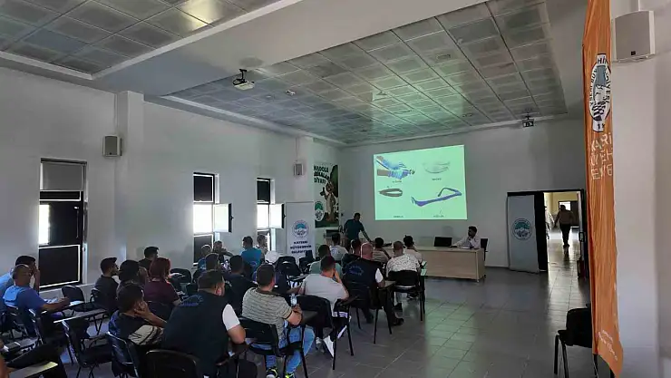 İlçe belediyelerine sokak hayvanlarını toplama eğitimi ve mama desteği