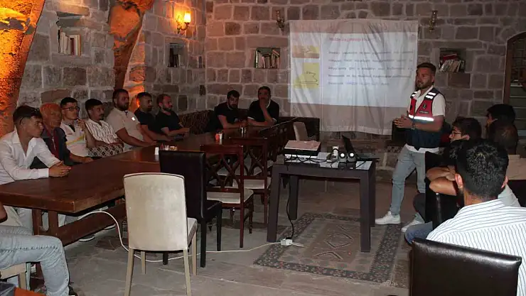 Jandarma Ağırnaslı gençleri uyuşturucuya karşı bilgilendirdi