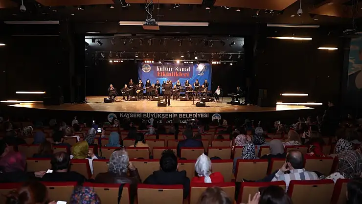 Kadınlar Günü Konseri'nde Türk Halk Müziği şöleni