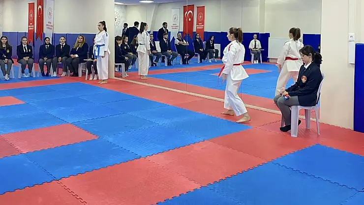 Karate Aday Hakemlik Kursu tamamlandı