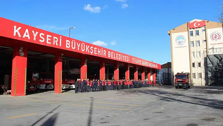 Kayseri Büyükşehir İtfaiyesi, Kırıkkale'deki kimya fabrikası yangınına destek için harekete geçti