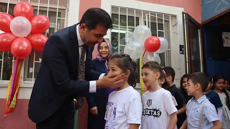 Kayseri'de eş zamanlı bayramlaşma programı: 100 bin öğrenci aynı anda bayramlaştı