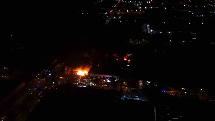 Kayseri'de fabrika yangını 4 saattir sürüyor