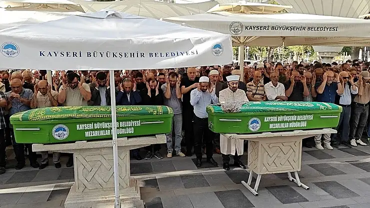 Kayseri'de feci kazada hayatını kaybeden anne-oğul toprağa verildi
