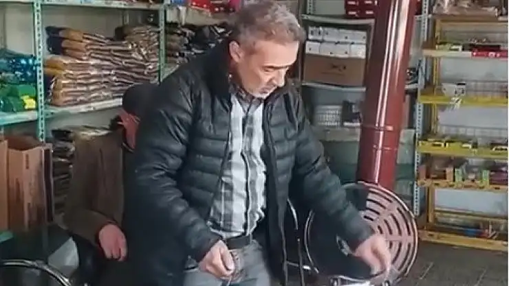 Kayseri'de hayırsever mahallenin bakkal borcunu ödedi