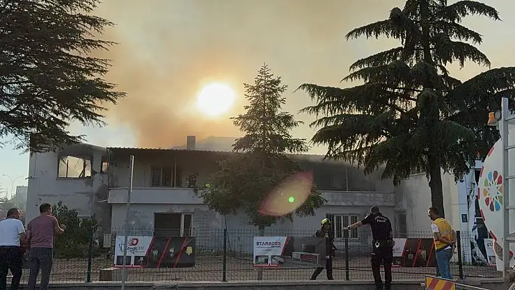 Kayseri'de hırdavat dükkanındaki yangın fabrikaya sıçradı