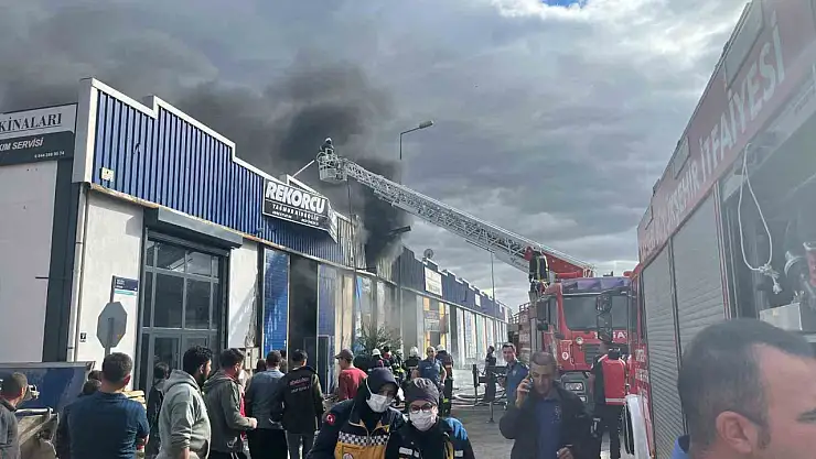 Kayseri'de mobilya atölyesinde korkutan yangın