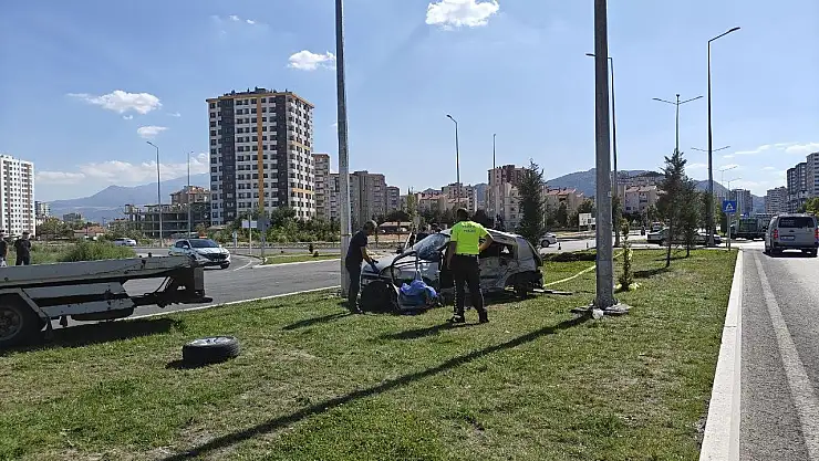 Kayseri'de otomobiller çarpıştı: 2 ölü, 2 yaralı