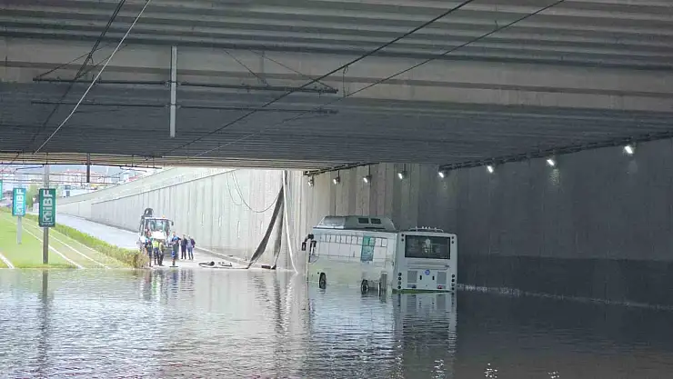 Kayseri'de sağanağın etkisi gün ağarınca ortaya çıktı
