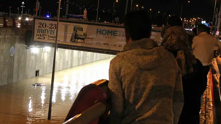 Kayseri'de sağanak hayatı felç etti