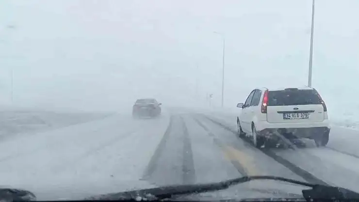 Kayseri'de ulaşıma kar engeli