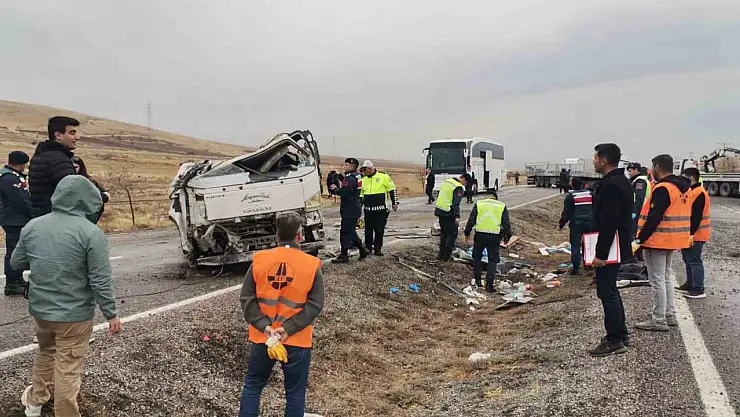 Kayseri'de zincirleme kaza: Ölü ve yaralılar var