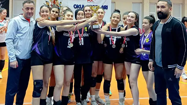 Kayseri Küçük Kızlar Voleybol Ligi'nde kupalar sahibini buldu