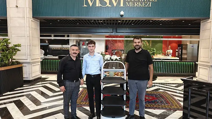 Kayseri'nin lezzetlerini sofralara robot taşıyor