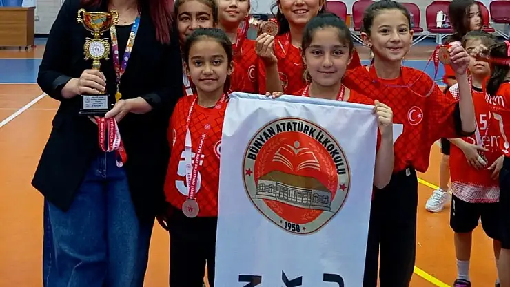 Kayseri Okul Sporları Minik Kızlar Voleybol maçları sona erdi