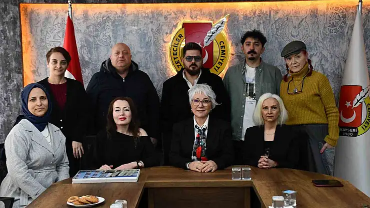 KİGDER'den depremde hasar alan okula yardım konseri