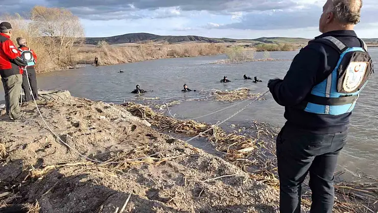 Kızılırmak'a düşen genci arama çalışmaları devam ediyor