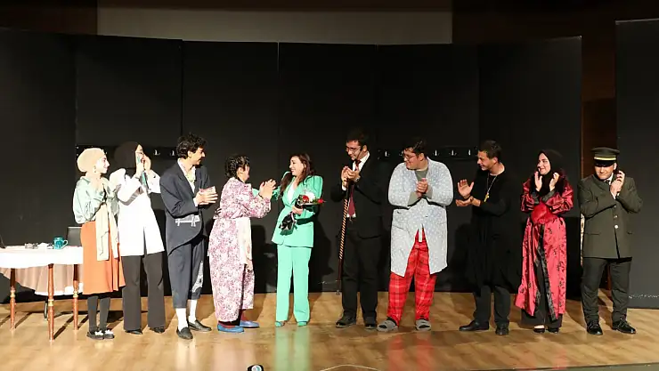 Mektep Melikgazi'nin oyuncuları performanslarıyla alkış topladı