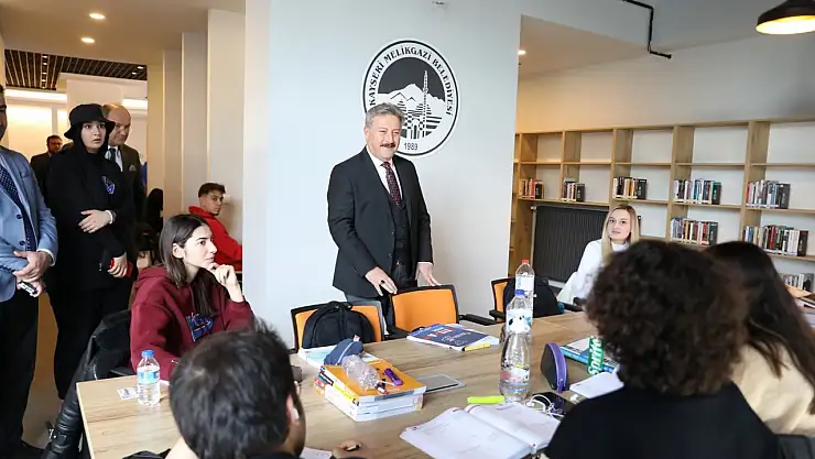 Melikgazi Belediyesi gençlere yönelik hizmetleriyle örnek oluyor
