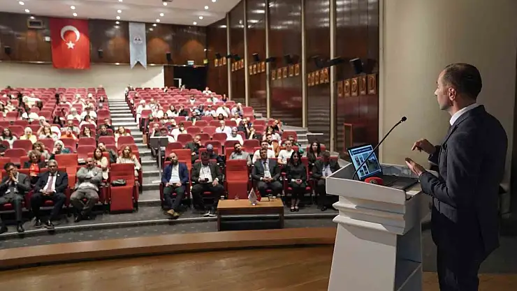 Melikgazi Belediyesi Sıfır Atık Çalıştayı'nda örnek çalışmalarını anlattı