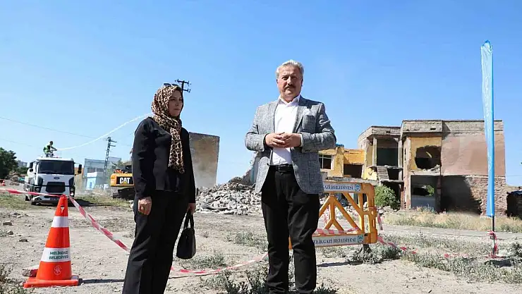 Melikgazi'de metruk 5 yapı yıkıldı