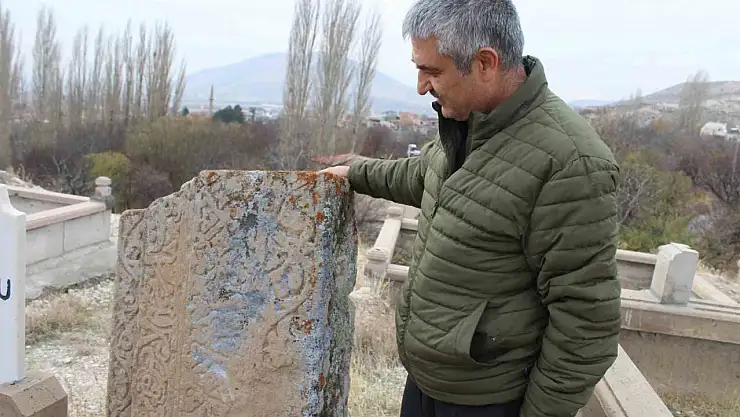 Mezarlıktaki esrarengiz taş