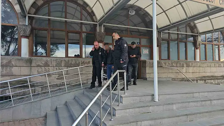 Minareden intihar girişimini polis engelledi