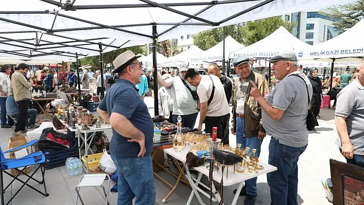 Nostalji ve geçmişe ilgi duyanlar Melikgazi Antika Pazarı'nda buluşuyor
