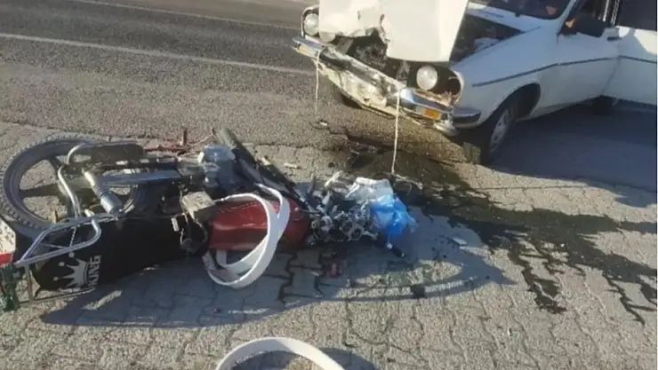 Otomobil ile motosiklet çarpıştı: ' yaralı