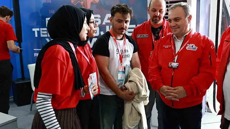 Rektör Altun, TEKNOFEST'te teknoloji tutkunları ile buluştu