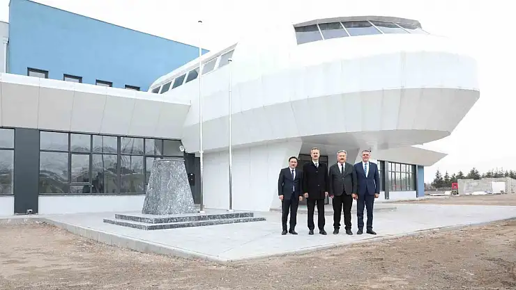 Savunma Sanayii Başkanı Melikgazi Belediyesi Havacılık Ve Uzay Bilimleri Lisesi'ni ziyaret etti