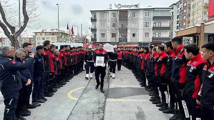 Şehit itfaiye eri düzenlenen törenle son yolculuğuna uğurlandı