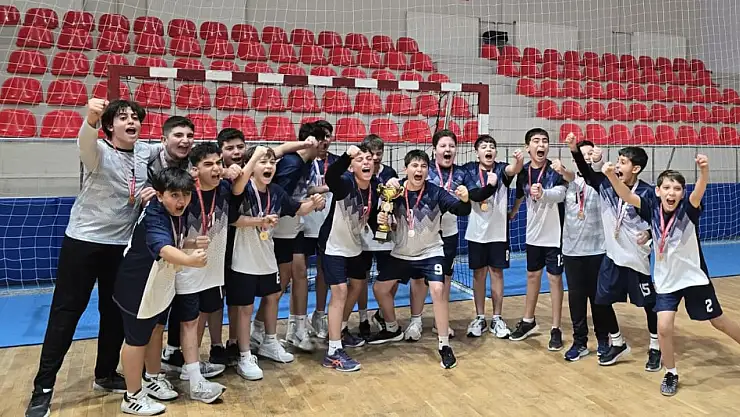 Talas 75. Yıl Mühibe Germirli Ortaokulu'ndan çifte şampiyonluk