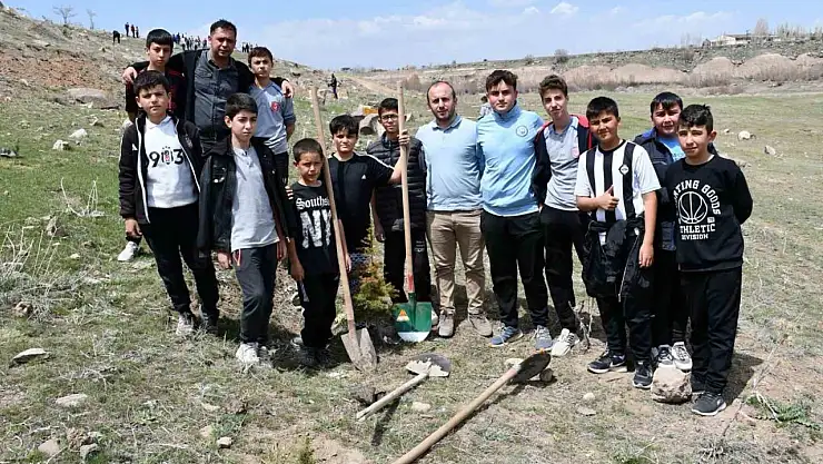 Tomarza'da 2 bin fidan toprakla buluştu