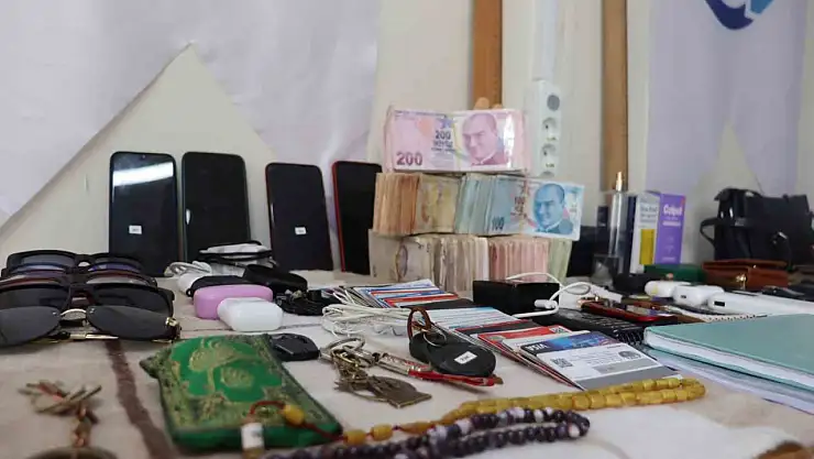 Tramvayda unutulanlar 'yok artık' dedirtti