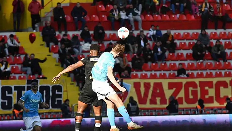 Trendyol Süper Lig: Kayserispor: 0 - Trabzonspor: 0 (İlk yarı)
