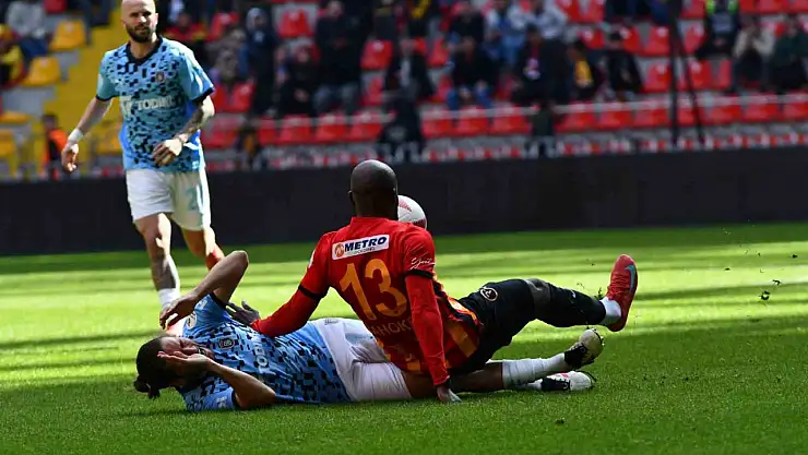 Trendyol Süper Lig: Kayserispor: 3 - Başakşehir: 1 (Maç sonucu)