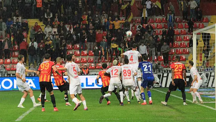 Trendyol Süper Lig: Kayserispor: 3 - Antalyaspor: 1 (Maç sonucu)