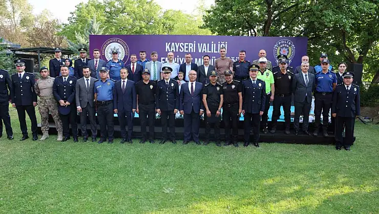 Vali Çicek, Rütbe Terfi ve Ödül Töreni'ne katıldı