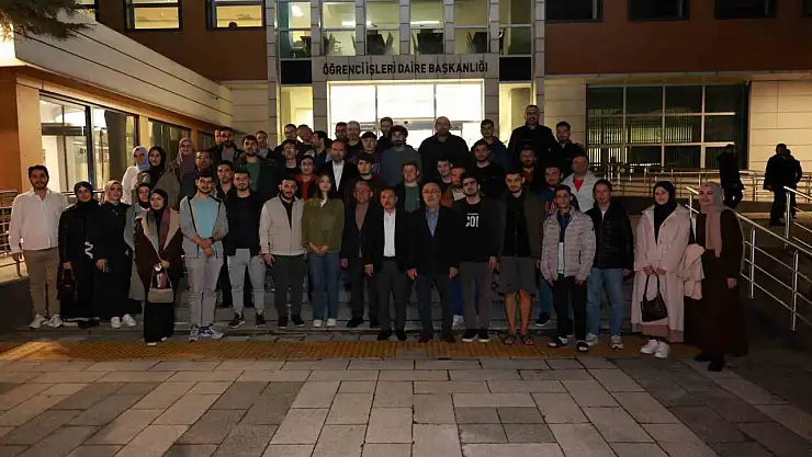 Vali ve Büyükşehir Belediye Başkanı, KAYÜ'de öğrencilerle sahur yaptı
