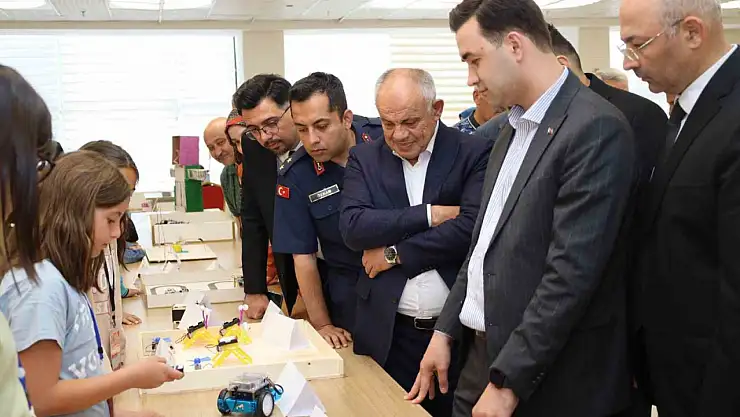 Yahyalı'da Robotik Kodlama ve Teknoloji Zirvesi gerçekleştirildi