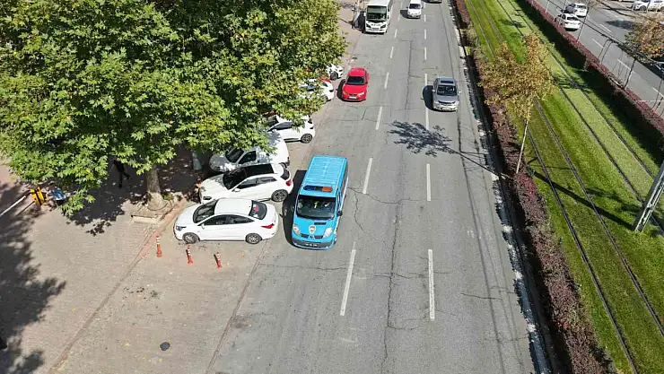 Zabıtadan yaya yoluna park eden araç ve sürücülerine denetim